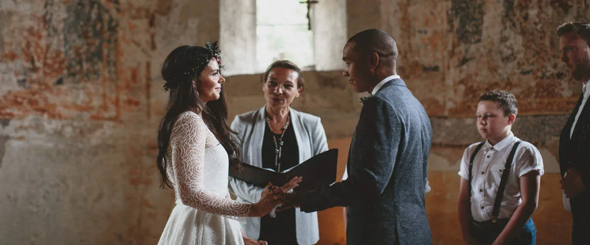 How much costs a wedding celebrant in France?