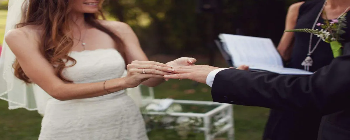 7 TIPS TO WRITE YOUR OWN WEDDING VOWS